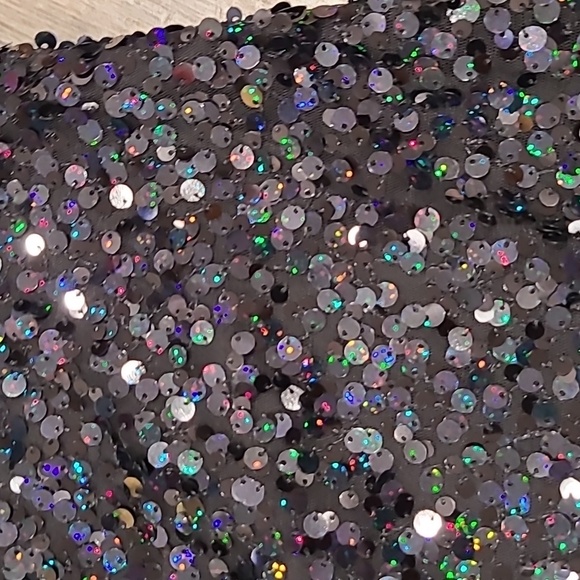 Black sleeveless mini dress with sequins and a form-fitting design - Picture 4 of 8